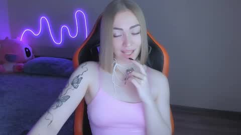 Snapshot of larakrein_lk chatting on November 2025 01:43:03 PM LaraKrein lk online show from November 2025 01:43:03 PM