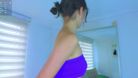 Lara  online show from December 2024 06:25:01 PM