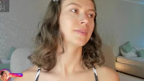 Lara  online show from October 2025 01:37:01 PM