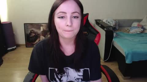 Laralianna online show from May 2026 12:32:01 PM