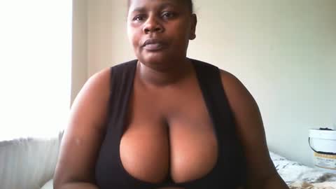 Snapshot of laralovex chatting on December 2024 12:40:02 PM laralovex online show from December 2024 12:40:02 PM