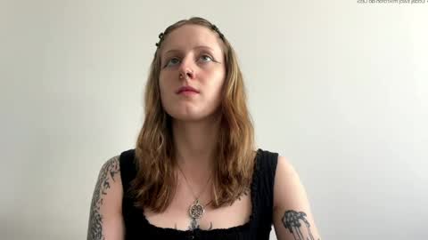 Snapshot of larasweetgirl chatting on June 2026 11:38:01 AM Lara online show from June 2026 11:38:01 AM