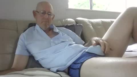 Snapshot of largerthan chatting on January 2026 02:06:02 AM largerthan- say hi on entry online show from January 2026 02:06:02 AM