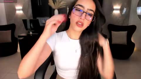 Larisa Smirnov online show from December 2025 04:10:02 AM