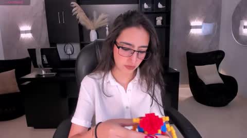 Larisa Smirnov online show from January 2026 05:01:02 AM