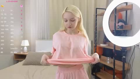 Snapshot of lashandramorgans chatting on November 2025 01:28:01 AM Emilia for my friends Amy online show from November 2025 01:28:01 AM