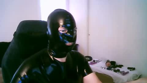 Snapshot of latexminheadroom chatting on January 2026 07:15:02 PM latexminheadroom online show from January 2026 07:15:02 PM