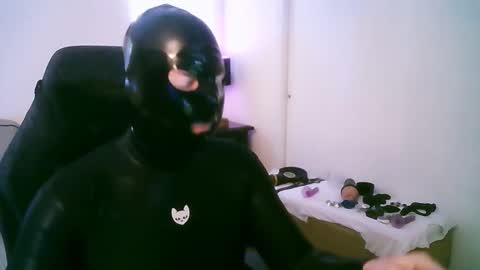 Snapshot of latexminheadroom chatting on January 2026 09:35:02 PM latexminheadroom online show from January 2026 09:35:02 PM