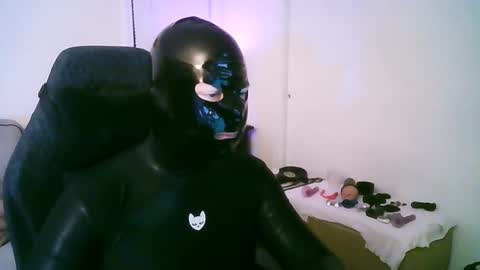 Snapshot of latexminheadroom chatting on February 2026 06:51:02 AM latexminheadroom online show from February 2026 06:51:02 AM