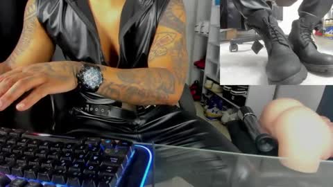 latin_lover2005 online show from October 2025 04:38:02 PM