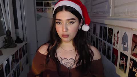 Snapshot of latina_mia chatting on December 2024 08:48:01 PM miiiiiiaaaa online show from December 2024 08:48:01 PM