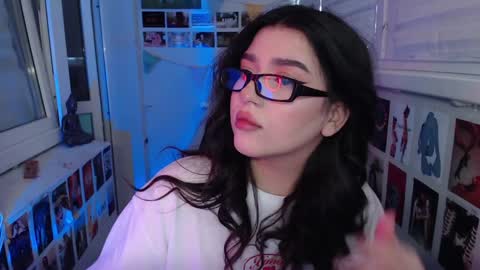 Snapshot of latina_mia chatting on February 2025 08:50:01 AM miiiiiiaaaa online show from February 2025 08:50:01 AM