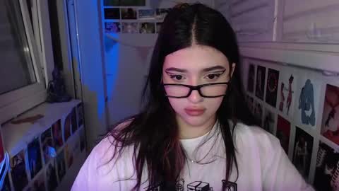 Snapshot of latina_mia chatting on February 2025 11:58:02 PM miiiiiiaaaa online show from February 2025 11:58:02 PM