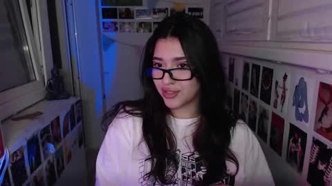 Snapshot of latina_mia chatting on February 2025 03:01:01 AM miiiiiiaaaa online show from February 2025 03:01:01 AM