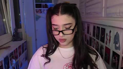 Snapshot of latina_mia chatting on February 2025 12:06:01 AM miiiiiiaaaa online show from February 2025 12:06:01 AM