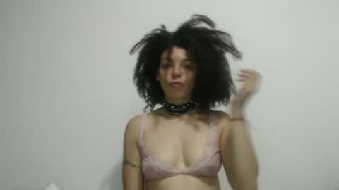 Latinacoka online show from May 2026 01:47:02 AM
