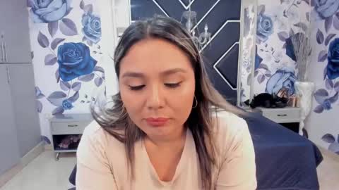 EMMA   online show from October 2025 03:09:02 PM