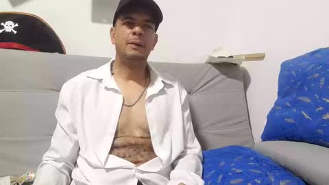 latinmartin254 online show from November 2025 04:15:02 AM