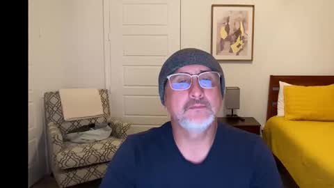 Snapshot of latinnous chatting on November 2025 05:40:01 AM QS - INDEPENDENT MODEL online show from November 2025 05:40:01 AM