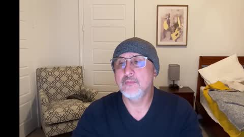 Snapshot of latinnous chatting on December 2025 02:49:01 AM QS - INDEPENDENT MODEL online show from December 2025 02:49:01 AM
