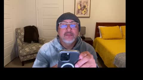 Snapshot of latinnous chatting on December 2025 06:01:02 AM QS - INDEPENDENT MODEL online show from December 2025 06:01:02 AM