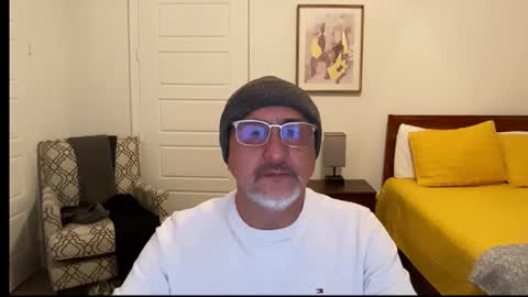 Snapshot of latinnous chatting on December 2025 04:29:02 AM QS - INDEPENDENT MODEL online show from December 2025 04:29:02 AM