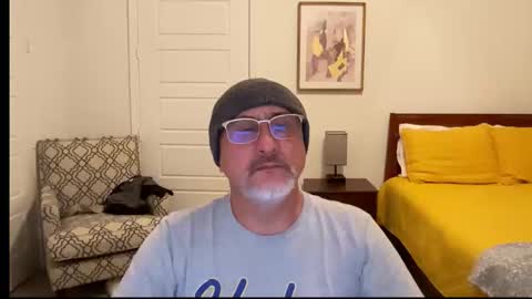 Snapshot of latinnous chatting on December 2025 03:46:02 AM QS - INDEPENDENT MODEL online show from December 2025 03:46:02 AM