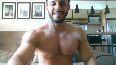 latino_rodri online show from June 2026 04:09:02 PM