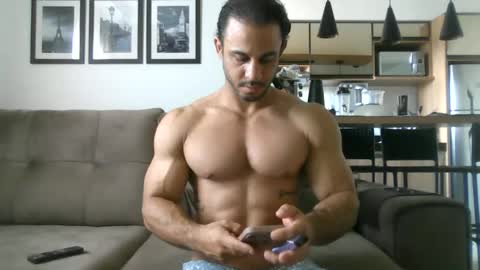 latino_rodri online show from June 2026 11:53:01 AM