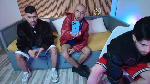 LATINOS GAY online show from April 2026 03:59:01 AM