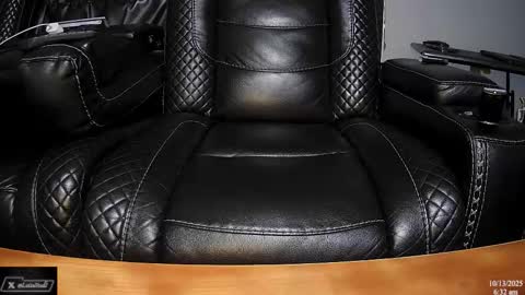 Snapshot of latinstud7 chatting on October 2025 11:32:02 AM Nico online show from October 2025 11:32:02 AM