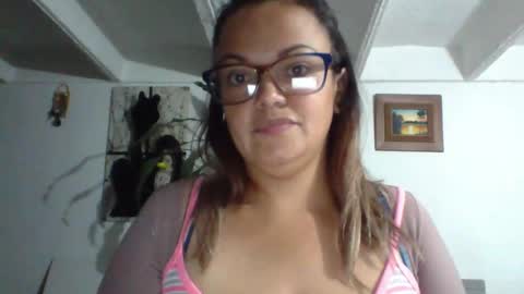 Snapshot of lau16310 chatting on December 2025 08:43:01 AM Laura online show from December 2025 08:43:01 AM