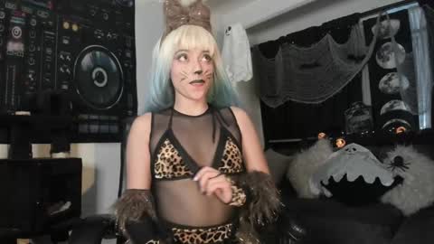 Laura Switch Girl online show from November 2025 05:10:02 AM