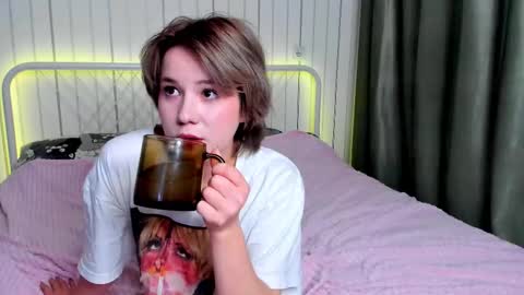 Snapshot of launakohan chatting on October 2025 08:40:02 PM Kylie online show from October 2025 08:40:02 PM