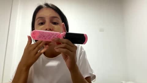 laura  online show from May 2026 04:07:01 AM