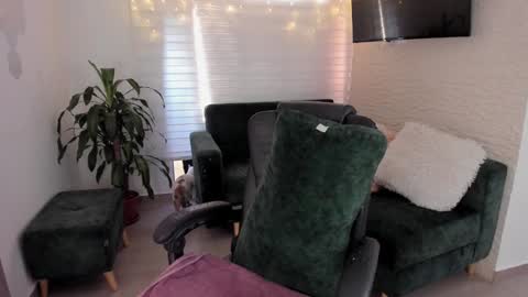 laura cruz online show from January 2025 11:34:02 AM