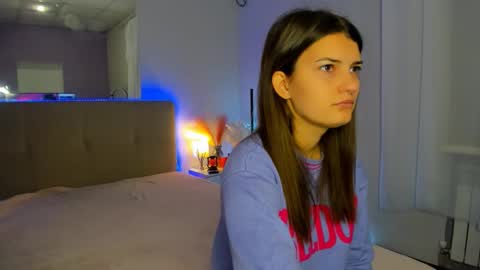 Laura online show from October 2025 05:19:02 AM