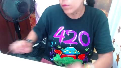 Snapshot of laura_alejandra chatting on December 2024 07:05:01 PM Laura Alejandra online show from December 2024 07:05:01 PM