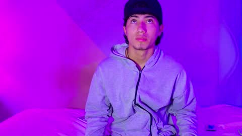 laura_and_kevin online show from October 2025 03:08:02 PM