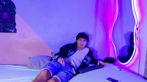 laura_and_kevin online show from October 2025 01:53:01 PM