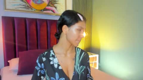Laura online show from November 2025 12:49:01 PM