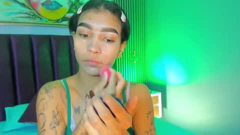 Laura online show from November 2025 12:48:01 PM
