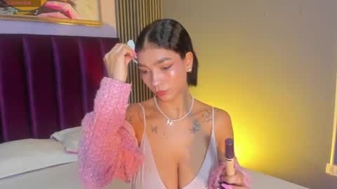 Laura online show from May 2026 12:00:02 PM