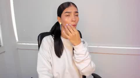 Laura online show from July 2026 12:45:01 PM