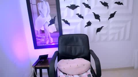 LAURA online show from October 2025 02:29:02 PM