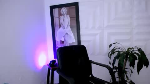 LAURA online show from November 2025 05:34:02 PM