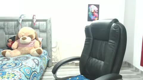 CALL ME LOVE  LAURA online show from October 2025 02:45:01 AM