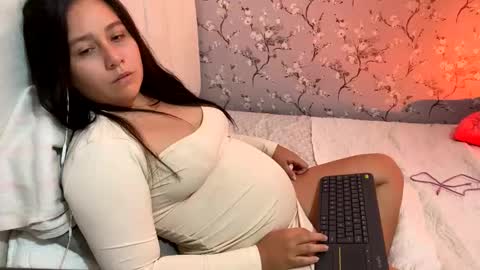 Snapshot of laura_d23 chatting on January 2025 05:47:02 AM laura online show from January 2025 05:47:02 AM