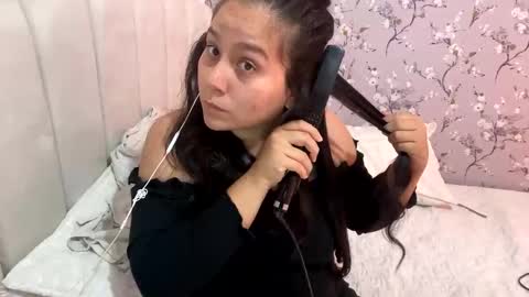 Snapshot of laura_d23 chatting on January 2025 02:00:02 AM laura online show from January 2025 02:00:02 AM