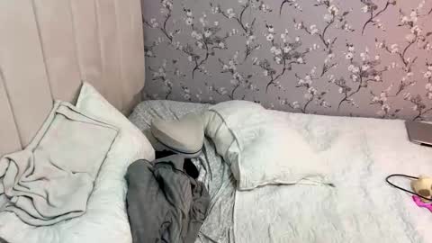 Snapshot of laura_d23 chatting on January 2025 05:05:01 AM laura online show from January 2025 05:05:01 AM